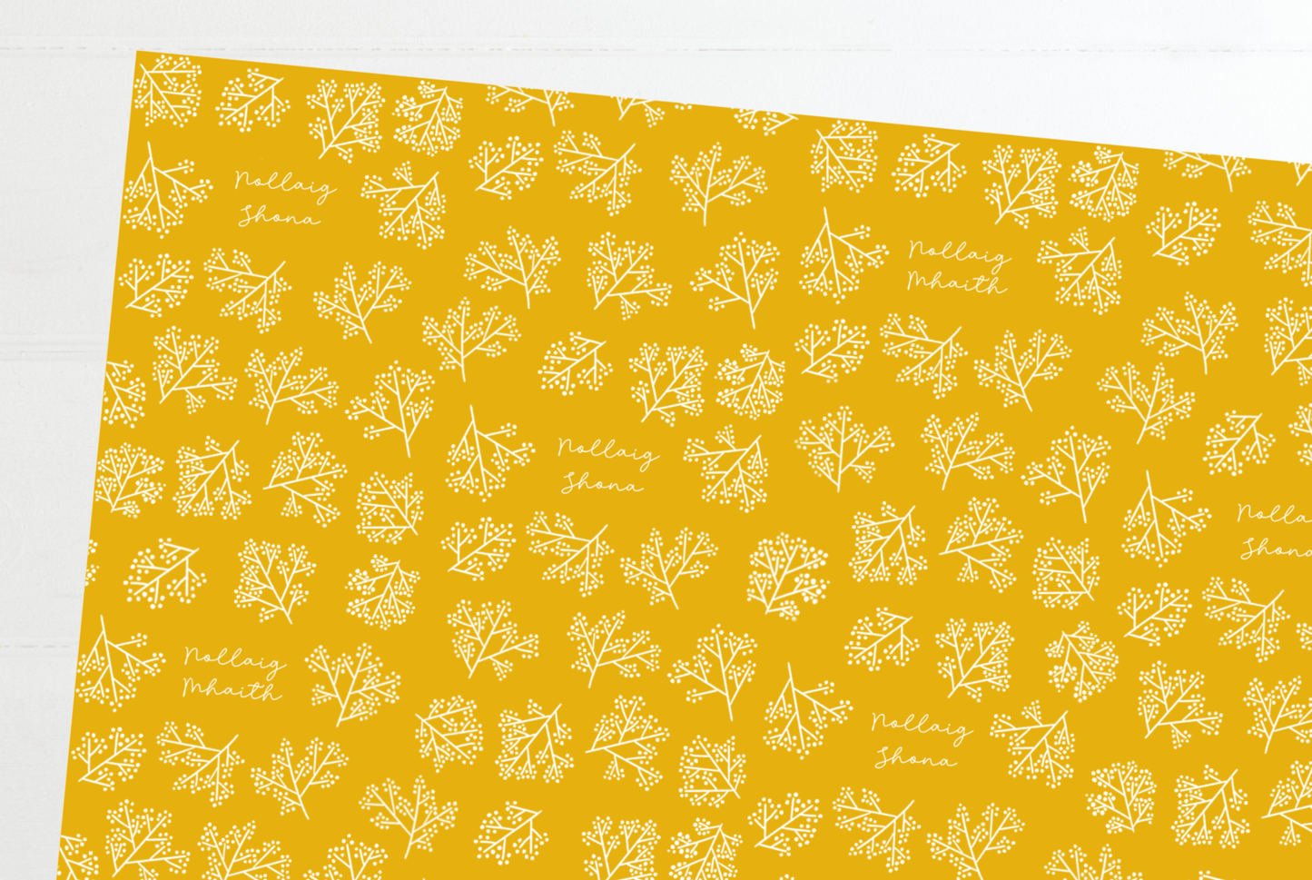 Christmas wrapping paper as Gaeilge - Irish christmas wrapping - beannachtaí na Nollag - Nollaig shona Mara Duit