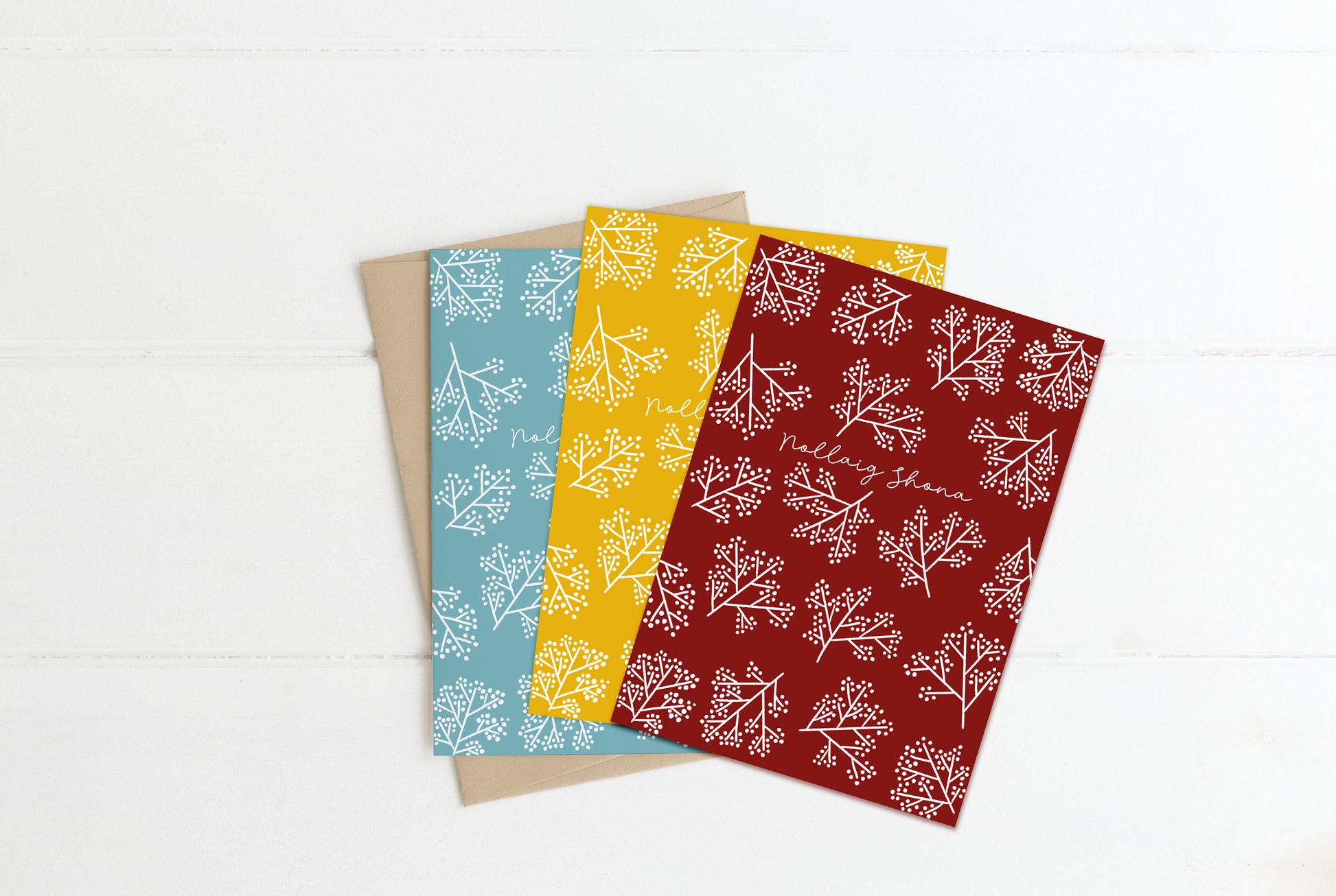 Christmas card as Gaeilge - Nollaig Shona berry card pack A6