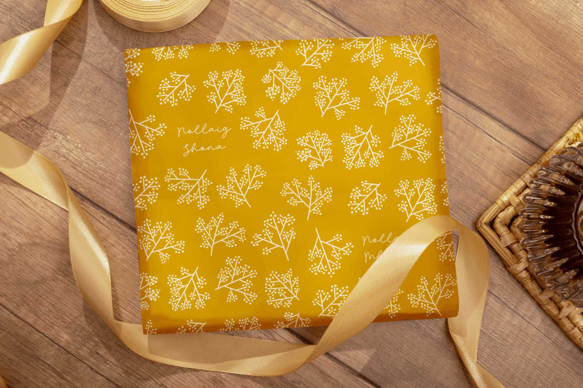 Christmas wrapping paper as Gaeilge - Irish christmas wrapping - beannachtaí na Nollag - Nollaig shona Mara Duit