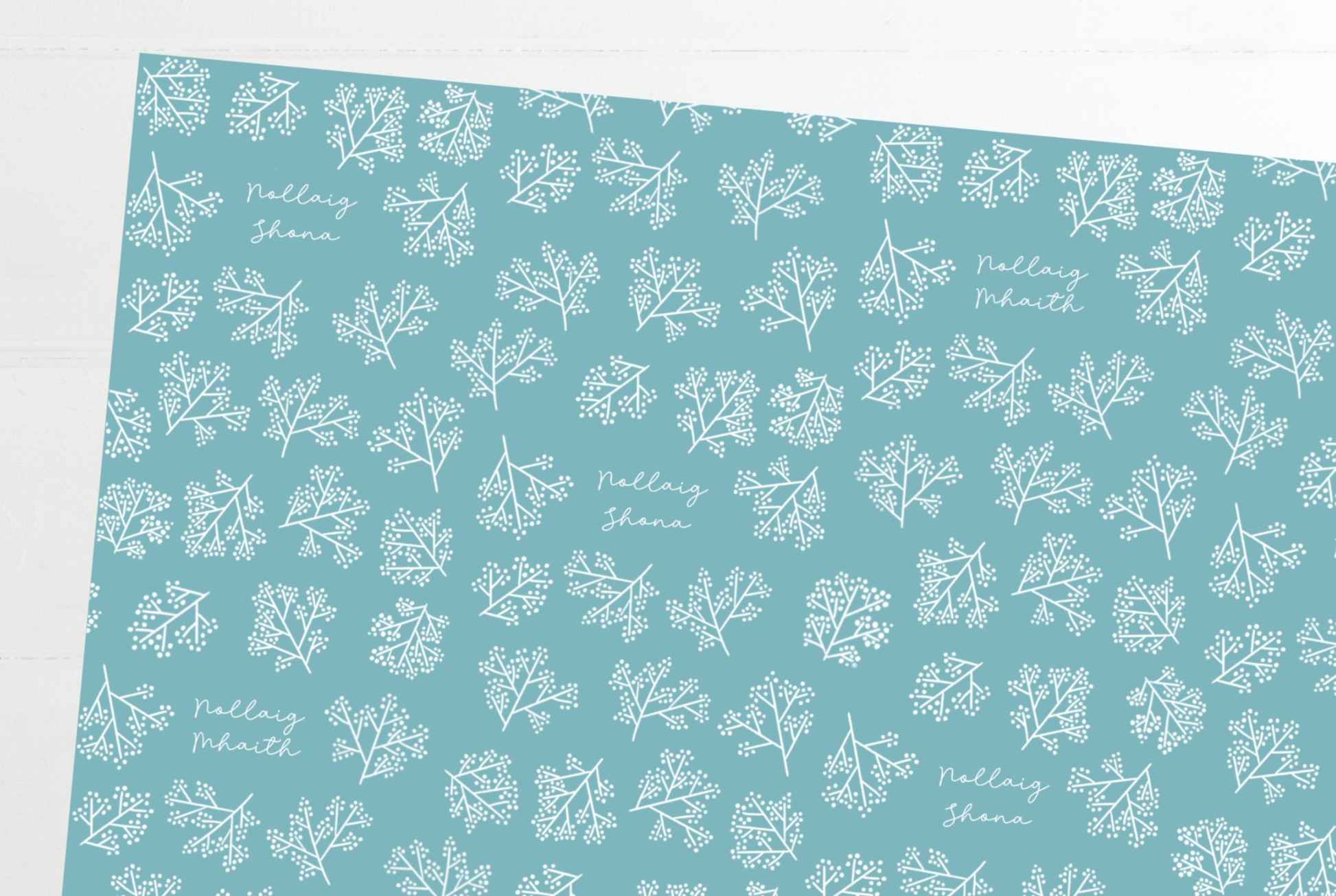 Christmas wrapping paper as Gaeilge - Irish christmas wrapping - beannachtaí na Nollag - Nollaig shona Mara Duit